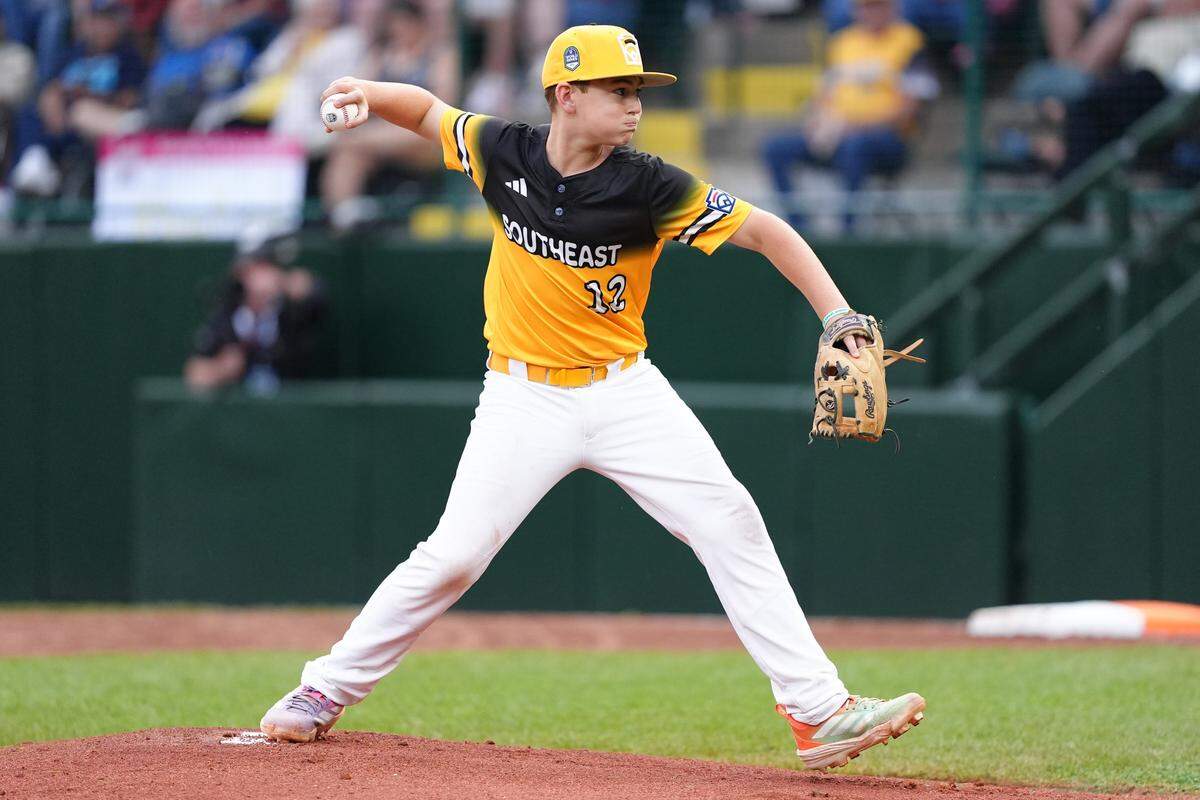 Irmo’s Andrew Bogan (12) throws a pitch against Nevada in the first inning at Howard J. Lamade Stadium in Williamsport, Pa.