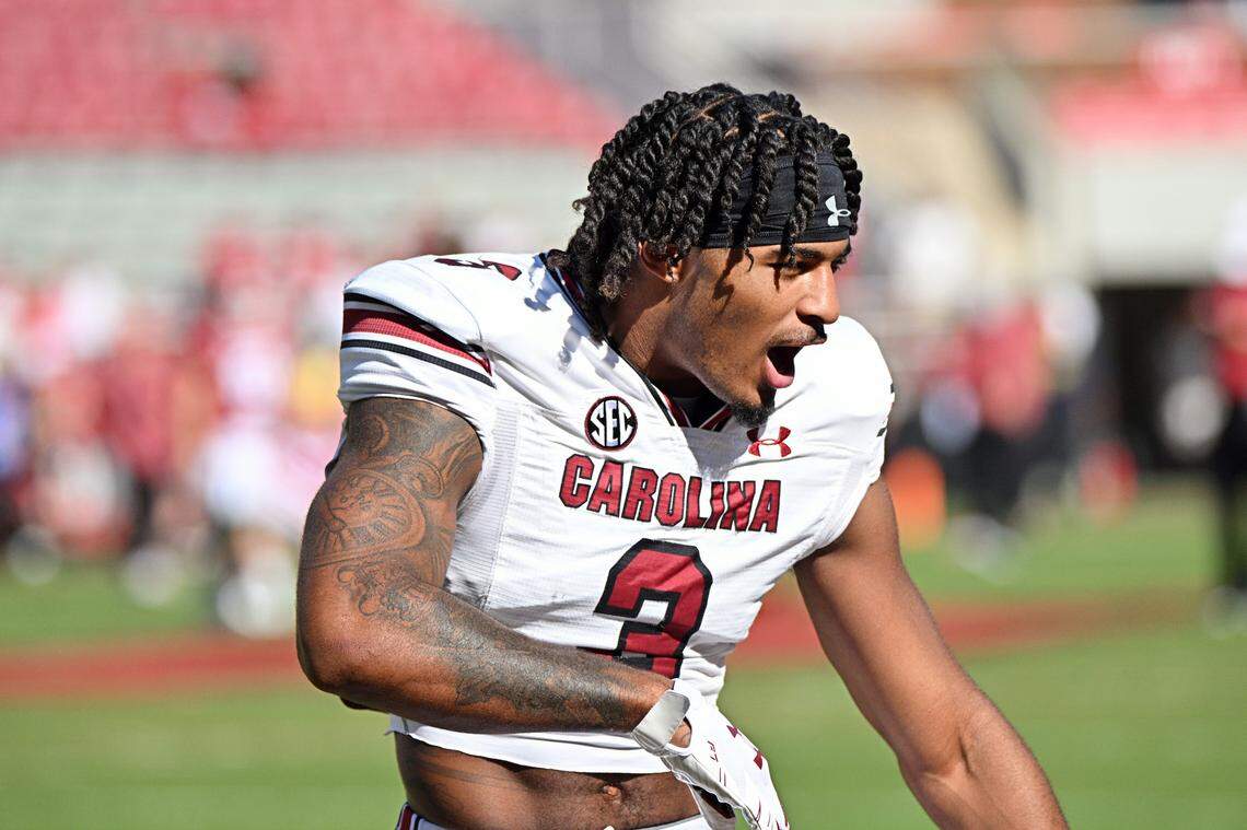 South Carolina Antwane Wells, Jr. (3) during warmups at at Donald W. Reynolds Razorback Stadium in Fayetteville, Arkansas on Sept. 10, 2022.
