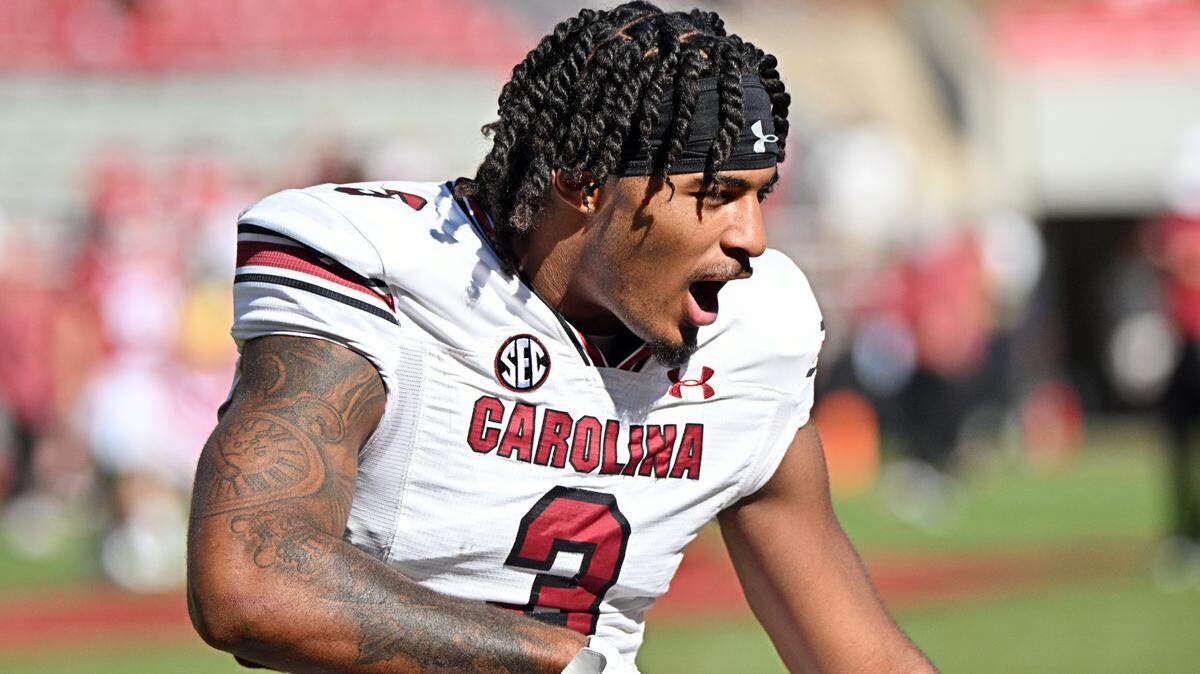 South Carolina Antwane Wells Jr. (3) during warmups at at Donald W. Reynolds Razorback Stadium in Fayetteville, Arkansas on Sept. 10, 2022.