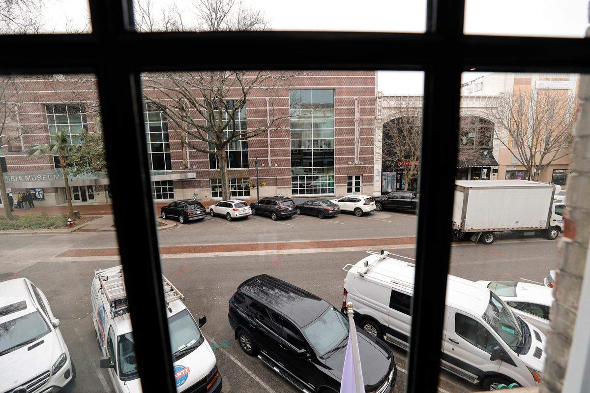 Marcus Munse and Rita Patel, the couple behind Hotel Trundle, have opened The Flutter Wing on Columbia’s Main Street. The Darling suite looks out over Main Street.