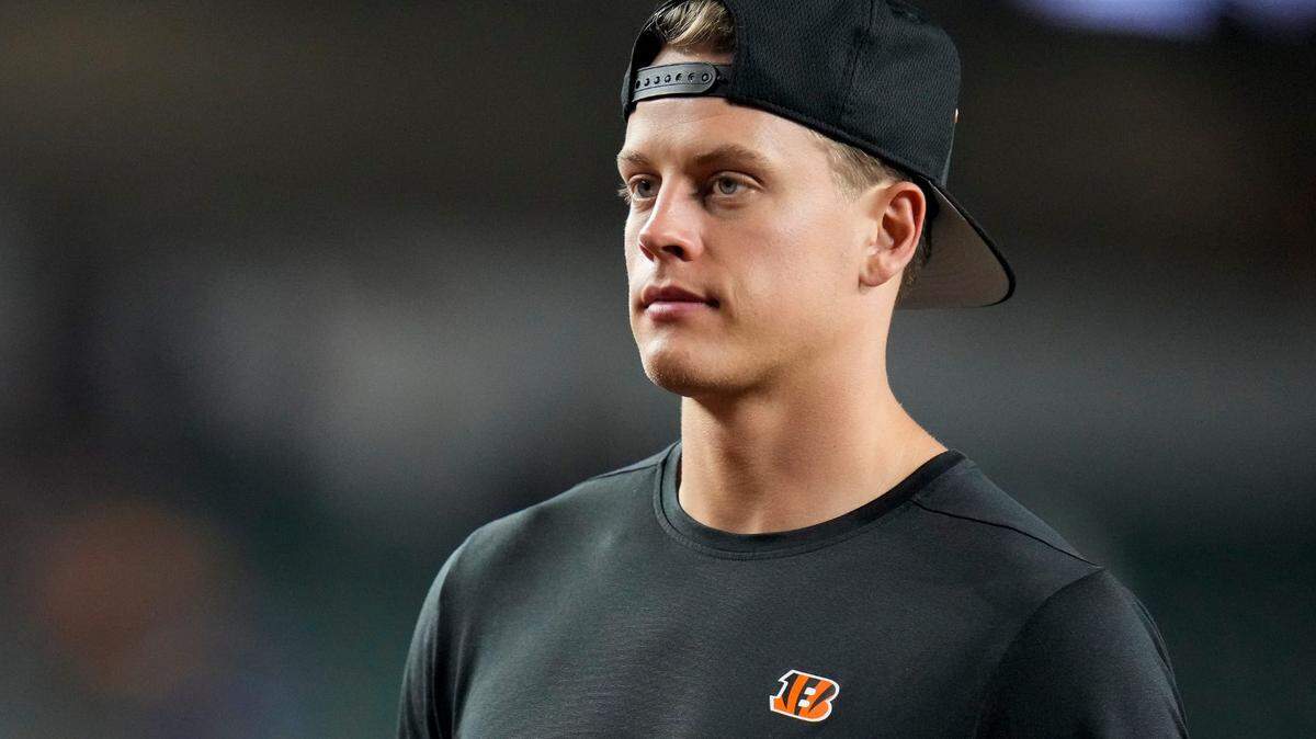 Cincinnati Bengals quarterback Joe Burrow (9)