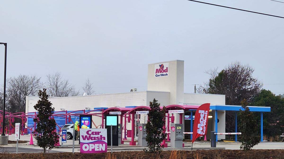 Mod Wash, a new car wash facility, recently opened on Bo Tire Way in Lexington. That’s just off Highway 378, near the Publix-anchored Hendrix Crossing shopping center.