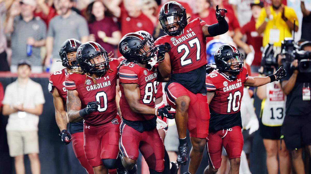 South Carolina celebrates DQ Smith’s third quarter touchdown after a blocked punt by Rashad Amos.