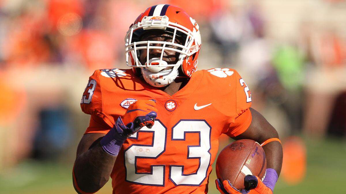 Lyn-J Dixon on a touchdown run in 2018 against Louisville
