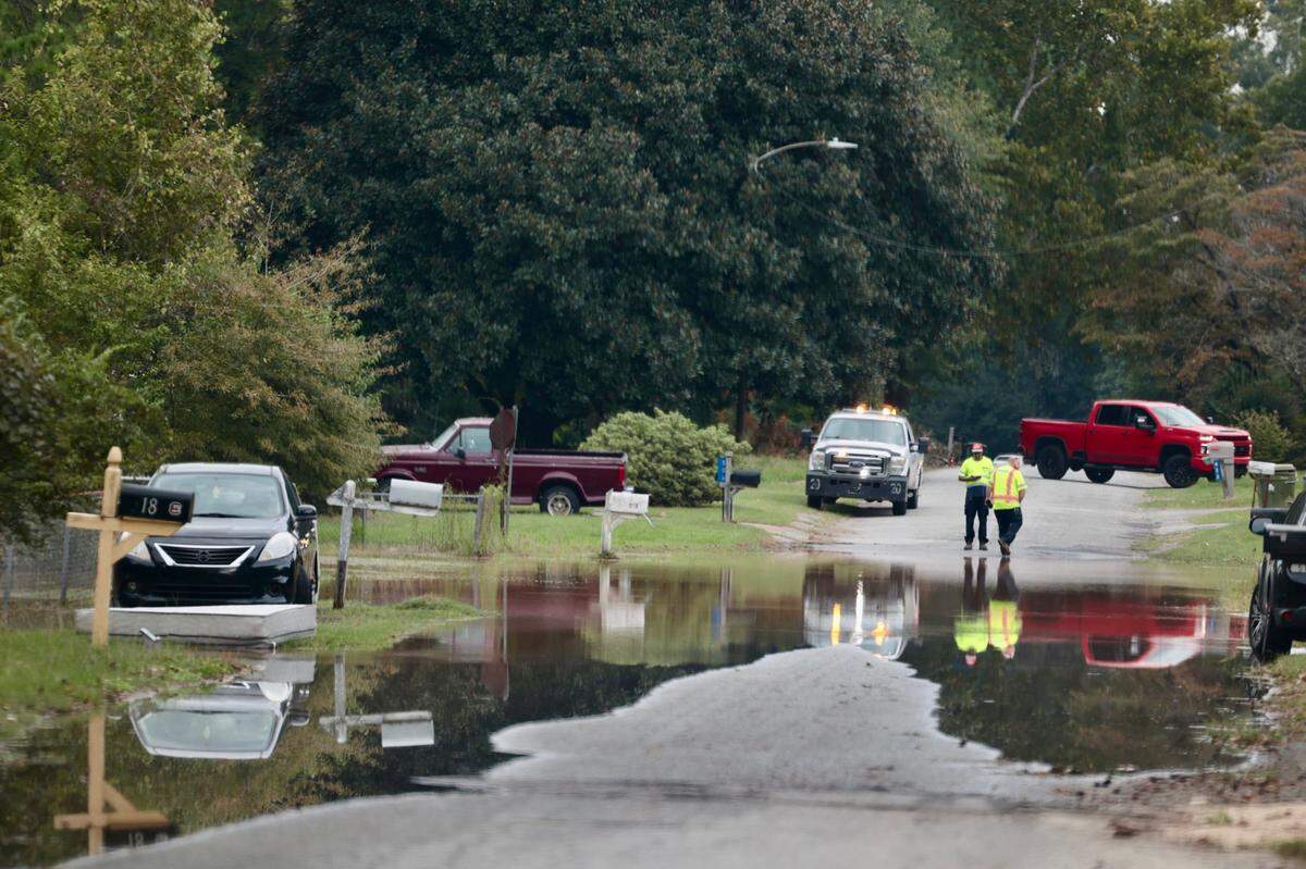 A section of Brookcliff Drive in Riverland Park in Cayce, SC, was flooded on Sunday, Sept. 29, 2024. City officials were urging residents to evacuate.