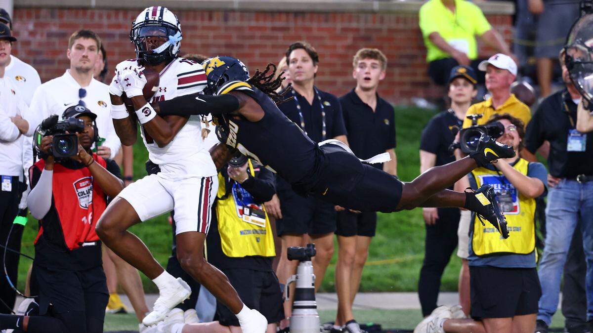 South Carolina’s Vandrevius Jacobs scores on a 49-yard touchdown catch in the first half Saturday in the Gamecocks’ game at Missouri.
