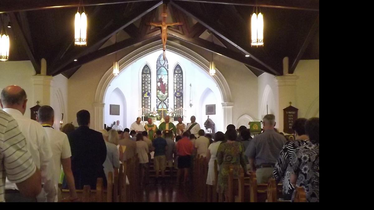 
Father James Lyon commissions youth and adult volunteers to serve as lay missionaries during the parish’s annual mission work trip to Appalachia.
