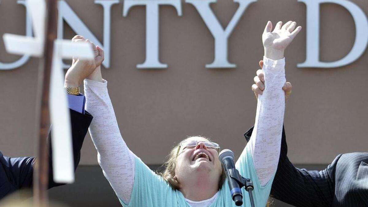 
Rowan County Clerk Kim Davis cries out after being released from the Carter County Detention Center, on Tuesday, Sept. 8, 2015, in Grayson, Ky. Davis, the Kentucky county clerk who was jailed for refusing to issue marriage licenses to gay couples, was released Tuesday after five days behind bars.
