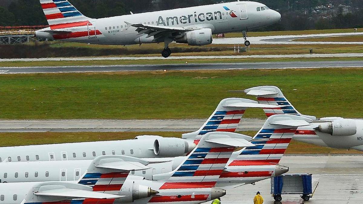 An American airlines jet takes off at Charlotte Douglas International airport on Dec. 23, 2015.