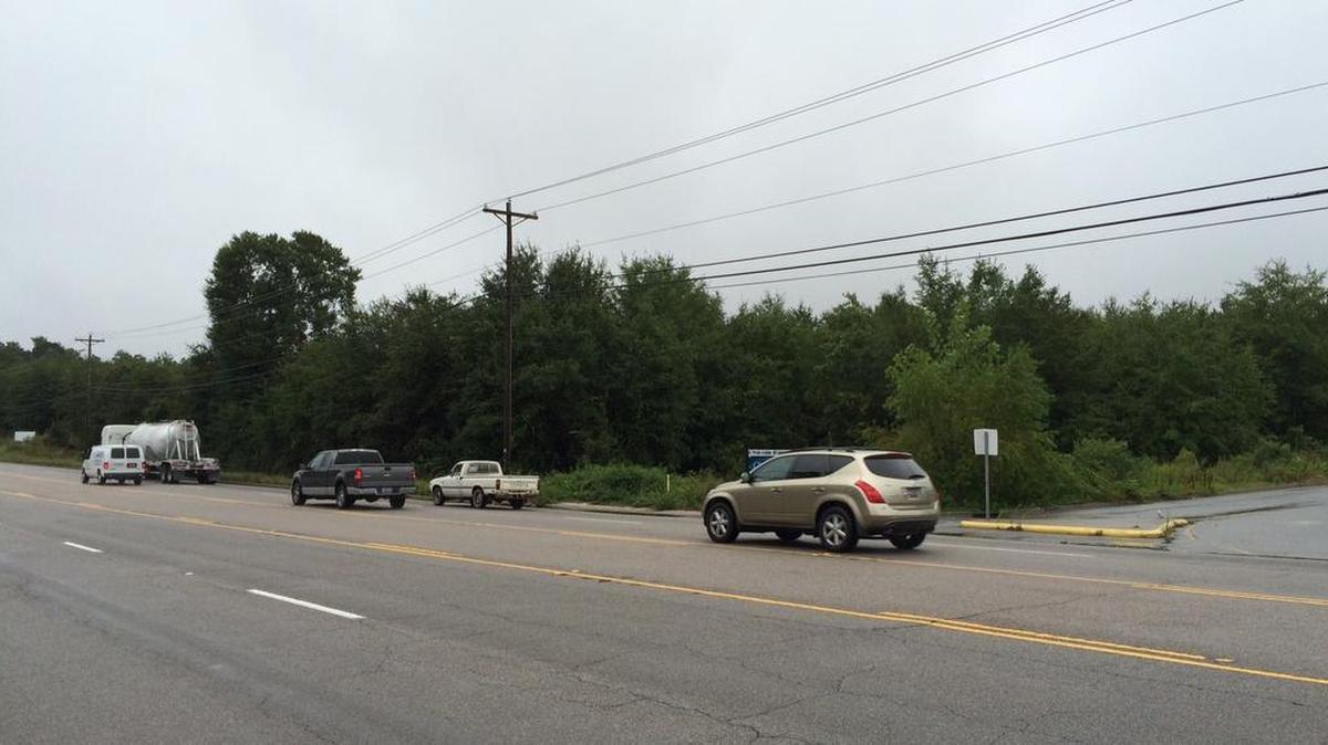 
A developer has pulled out of plans to build an outlet shopping center at this site on U.S. 1 near Interstate 20 in Lexington.
