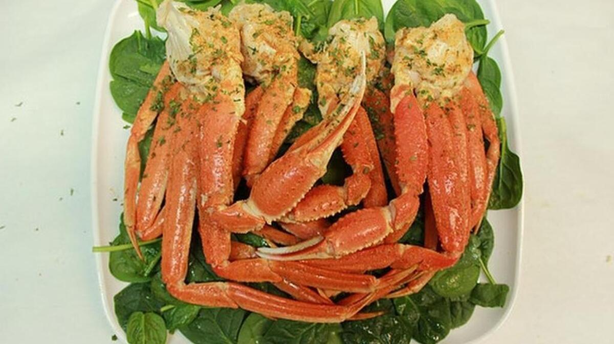 Crab King’s popular garlic snow crab legs tray.