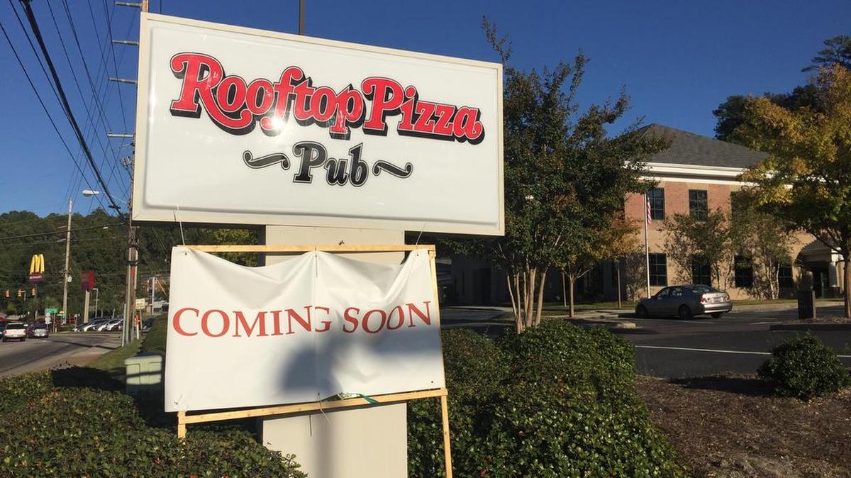 Rooftop Pizza plans to open in the former Moe’s Grapevine space in early November.