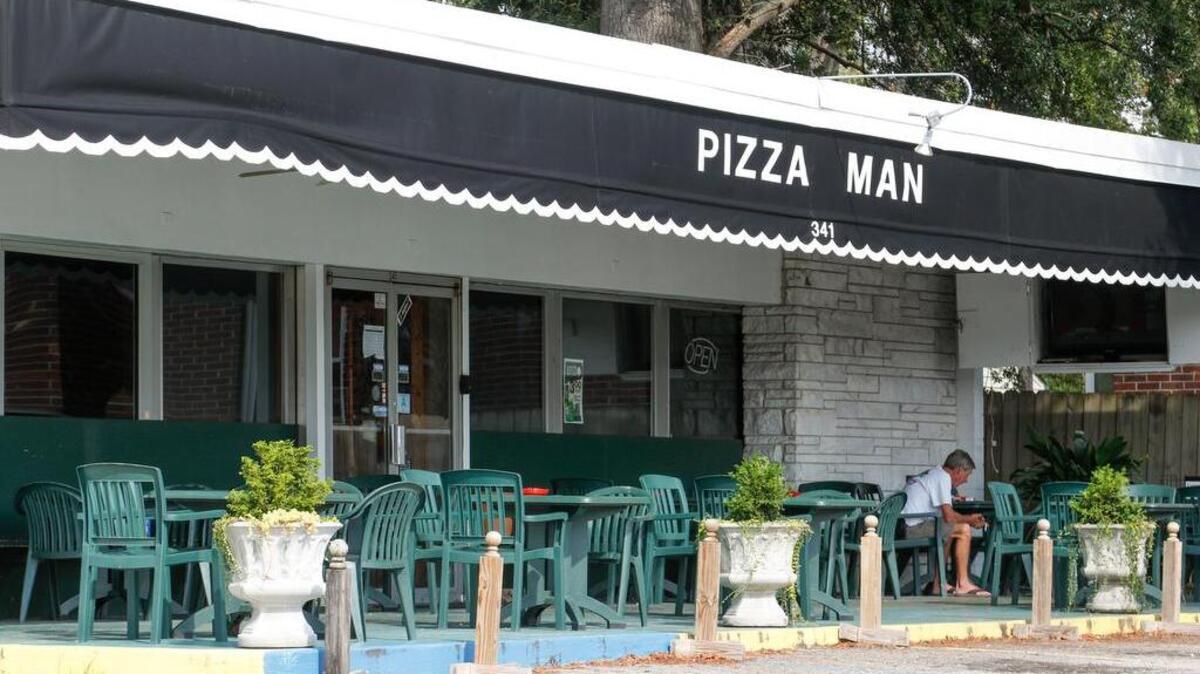 Items frim the former Pizza Man restaurant, located on Rosewood Drive between Harden and Woodrow streets, will be auctioned off online.