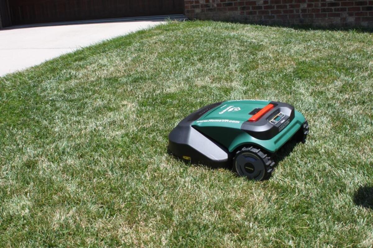 Robomows automatic lawn mowers