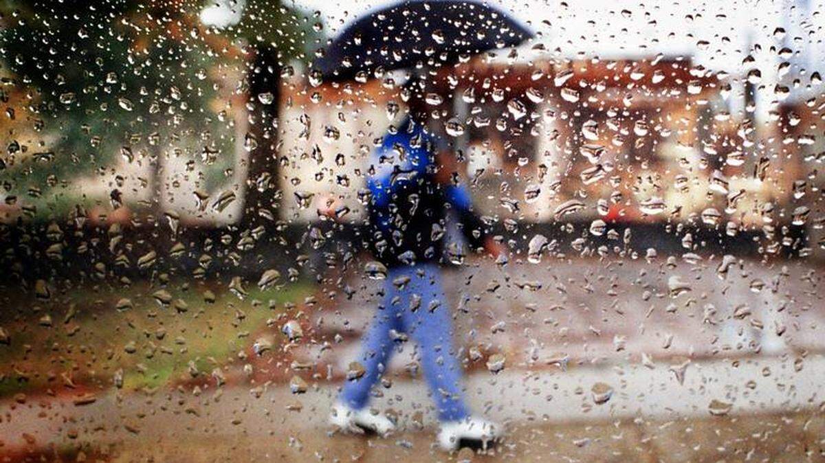 Forecasters say cold temperatures and rain will move into the Midlands this weekend.
