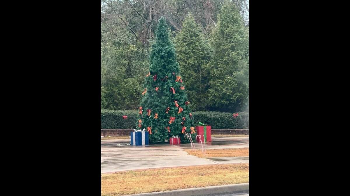 The half-decorated town Christmas tree in Swanea
