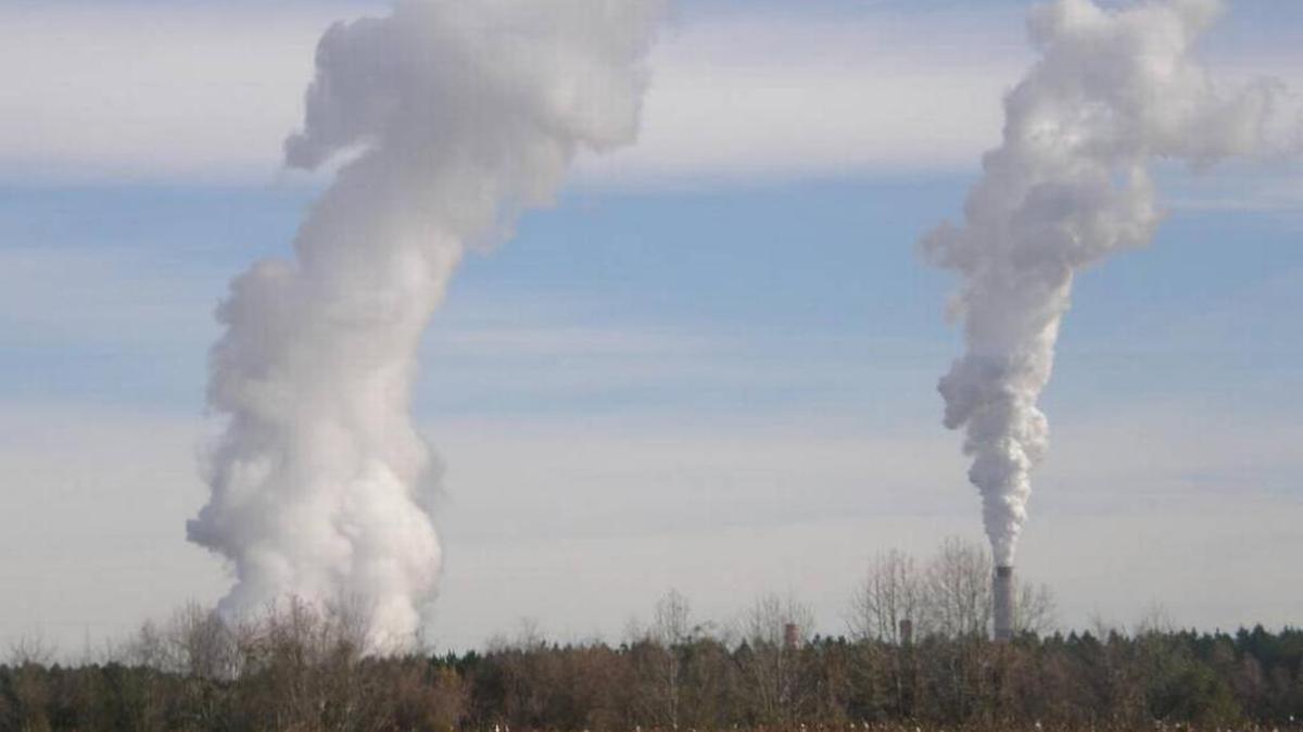 SCE&G’s coal-fired power plant has produced power for decades near the Wateree River, but the plant has left a legacy of coal ash to clean up in eastern Richland County.