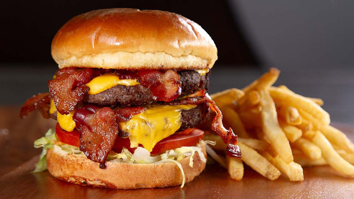 A cheeseburger from Beef ‘O’ Brady’s.