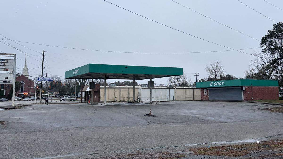 The former E-Spot convenience store at 3409 Farrow Road has been empty for years. The property’s new owner is attempting to get permission from Columbia to reestablish a convenience store at the site, but the city has denied that request after residents opposed the plan, citing too many convenience stores already.