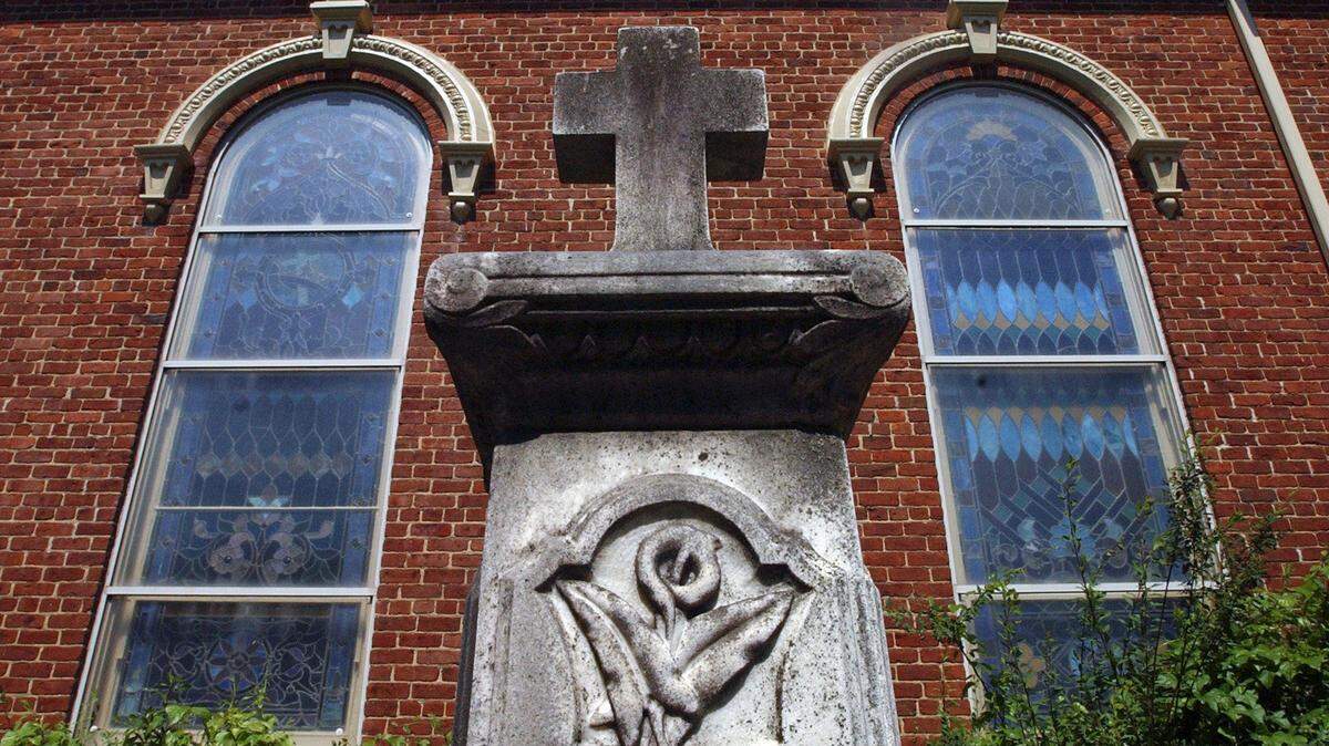 A tale of 2 churches: As one clings to tradition, one sweetens the deal with cookies