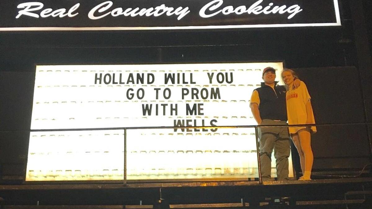 Wells Williams, whose family owns the Lizard’s Thicket restaurant chain, asked his friend Holland Hufstetler to go to prom with him using the sign outside one of his family’s restaurants.