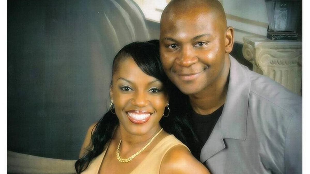 Sydni and Aaron Collins professional photo on their notary public listing in 2010.