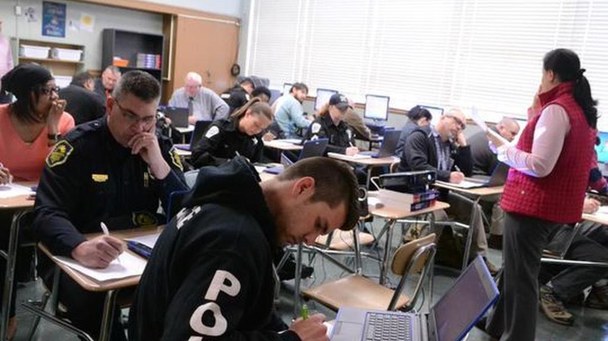Anderson city and county law enforcement will take Spanish classes for three weeks to help communicate better with non-English speakers.