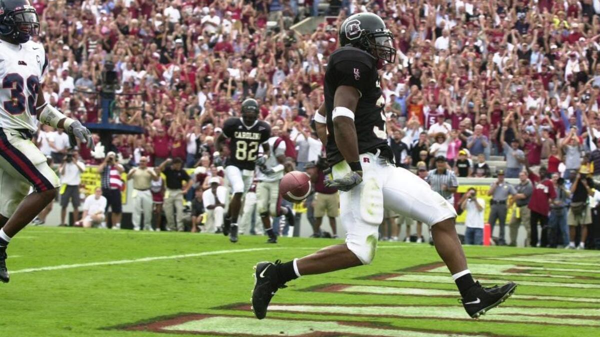 University of South Carolina #31 Demetris Summers breaks through a hole and scores on a 17 yard run against the University of Mississippi defense in the fourth quarter as the Gamecocks lose 31-28 to the Rebels at Williams Brice Stadium on 10/09/04. Summers had 12 carries for 43 net yards and a TD on the day.