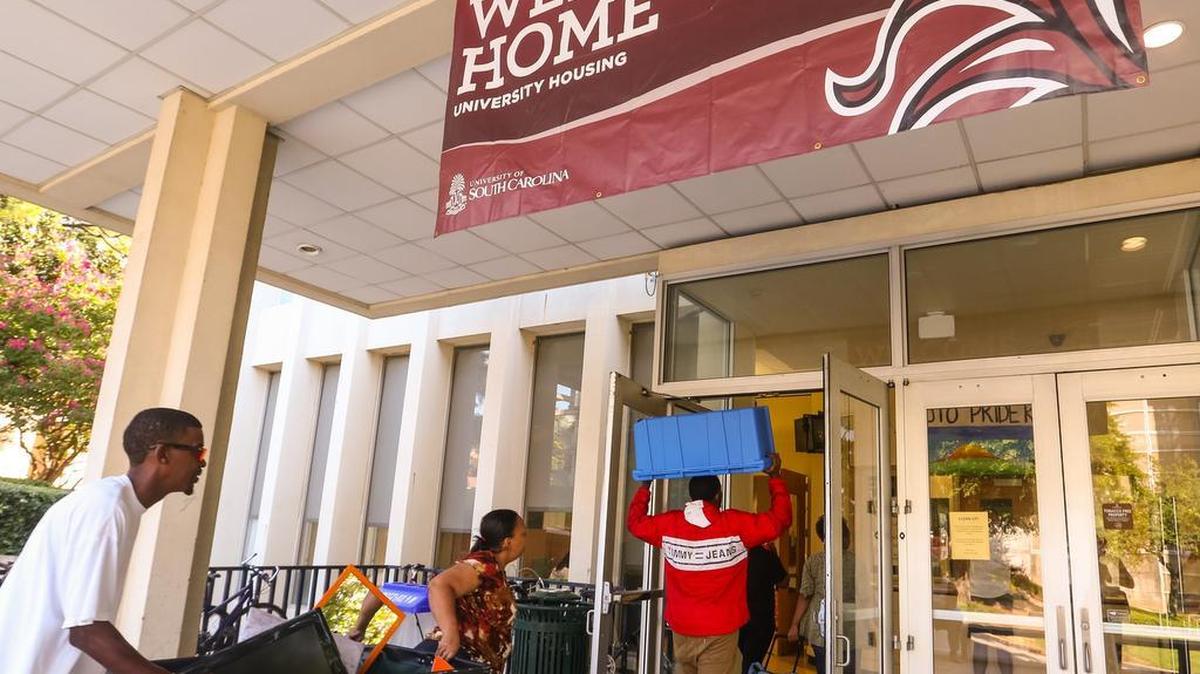FILE: USC freshmen move into their dorms on campus. Families worked on a staggered schedule making for a more organized experience. Signs welcomed students to the newly renovated Women's Quad. 8/15/14
