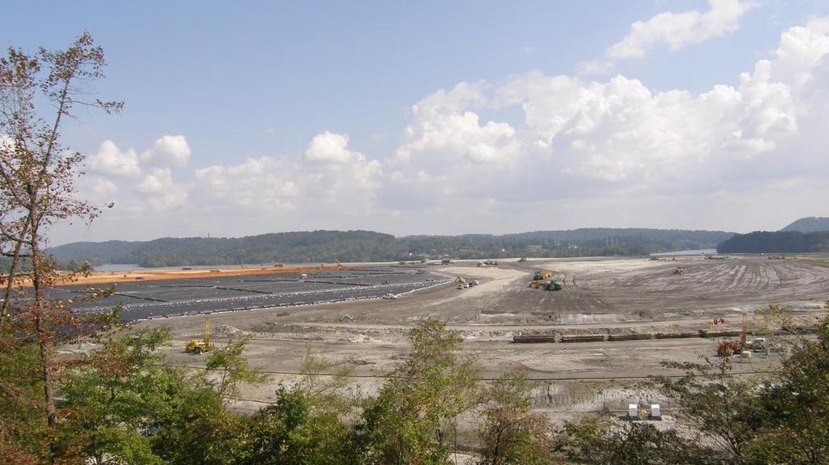 Site in Kingston, Tenn., where crews have dug up toxic coal ash and shipped it to Alabama for disposal.
