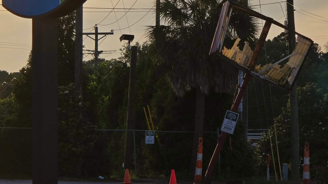 West Columbia restaurant’s ‘Go Cocks, Go E’Rolls’ sign is gone. What we know