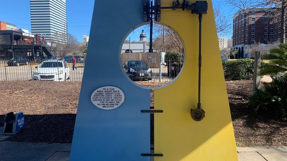 The centerpiece of the sculpture “Gong in the Vista” has been stolen. The piece, which previously included a 36-inch bronze gong, is dedicated to Vista champion Marvin Chernoff who died of cancer in 2015.