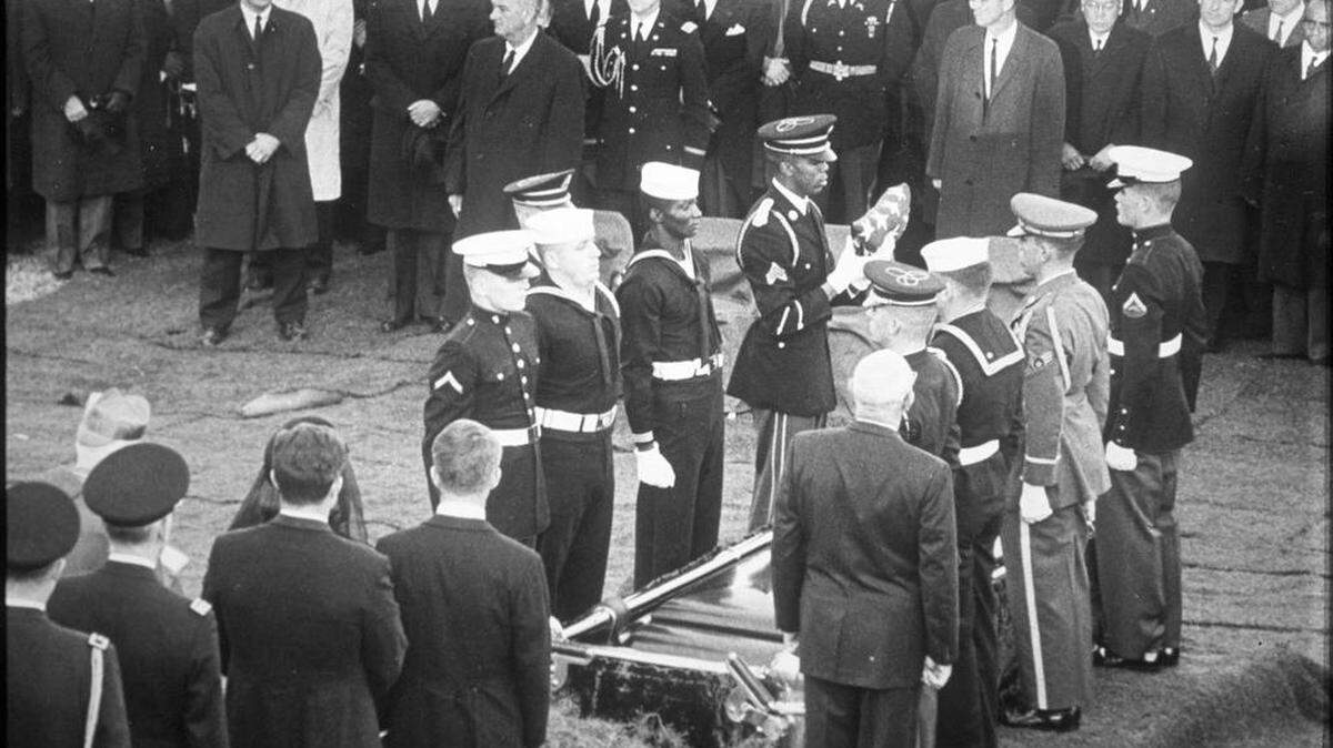 Jim Felder, holding the United States flag, at John F. Kennedy's funeral 1963