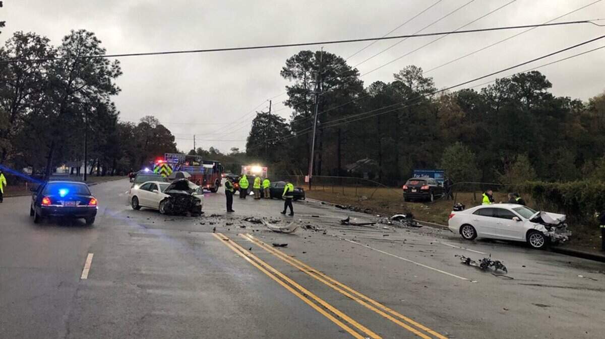 A multi-car crash with injuries has closed U.S. 1 in Lexington near Interstate 20 Thursday morning.