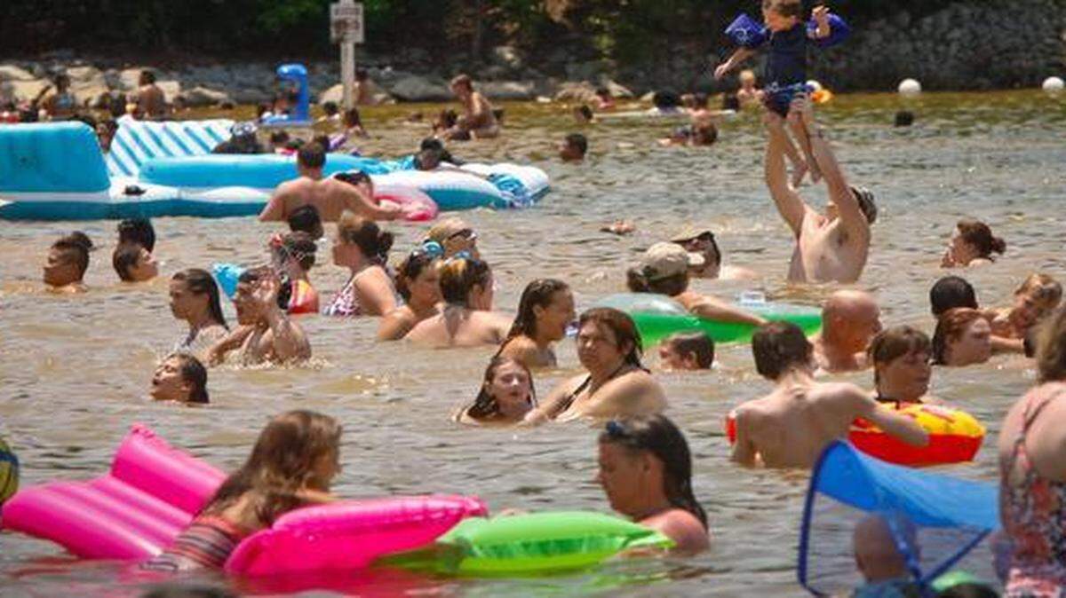 
Families crowd the SCE&G South Recreation site at the Lake Murray dam, enjoying the sun, swimming and cooking out. 
