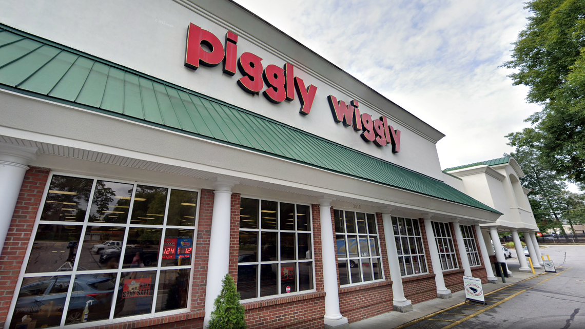 The Piggly Wiggly on Devine Street in Columbia, known as the “Social Pig,” is set to close.