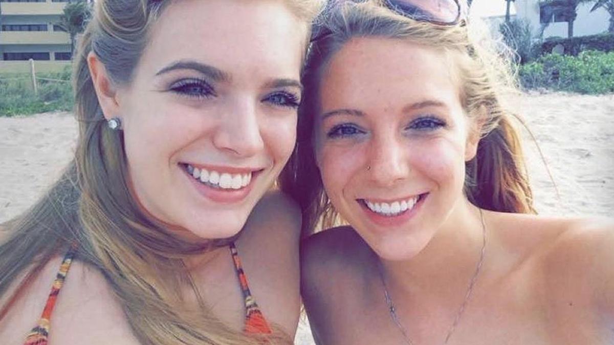 Kelsey Richardson, left, and her older sister Karli Richardson, photographed during a family trip to the beach in June 2016. “Aren’t they beautiful?” Cathy Hocking said, as she stared at the photo less than a week after her daughters were killed by a wrong-way driver in Arizona. “I would do anything in the world for them.”