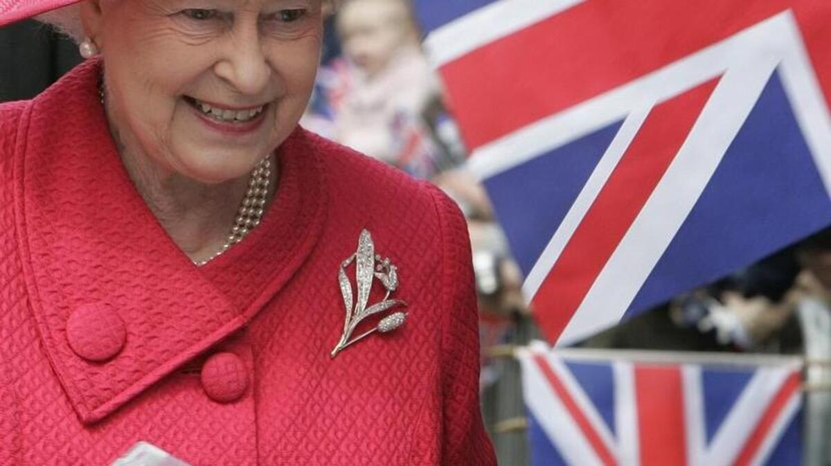 
Britain's Queen Elizabeth II meets the public April, 21, 2006, during a walkabout to celebrate her 80th birthday in Windsor, England. 
