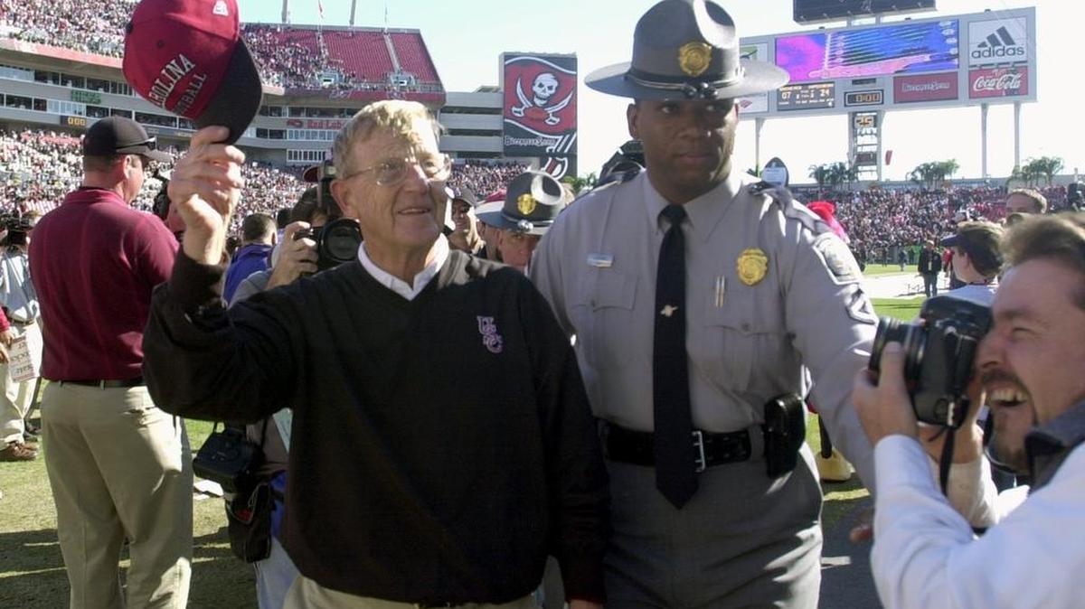 USC coach Lou Holtz waves to the crowd after coaching his Gamecocks to a victory in the 2001 Outback Bowl at Raymond James Stadium in Tampa, Fla. on New Years Day. USC beat Ohio State 24-7.