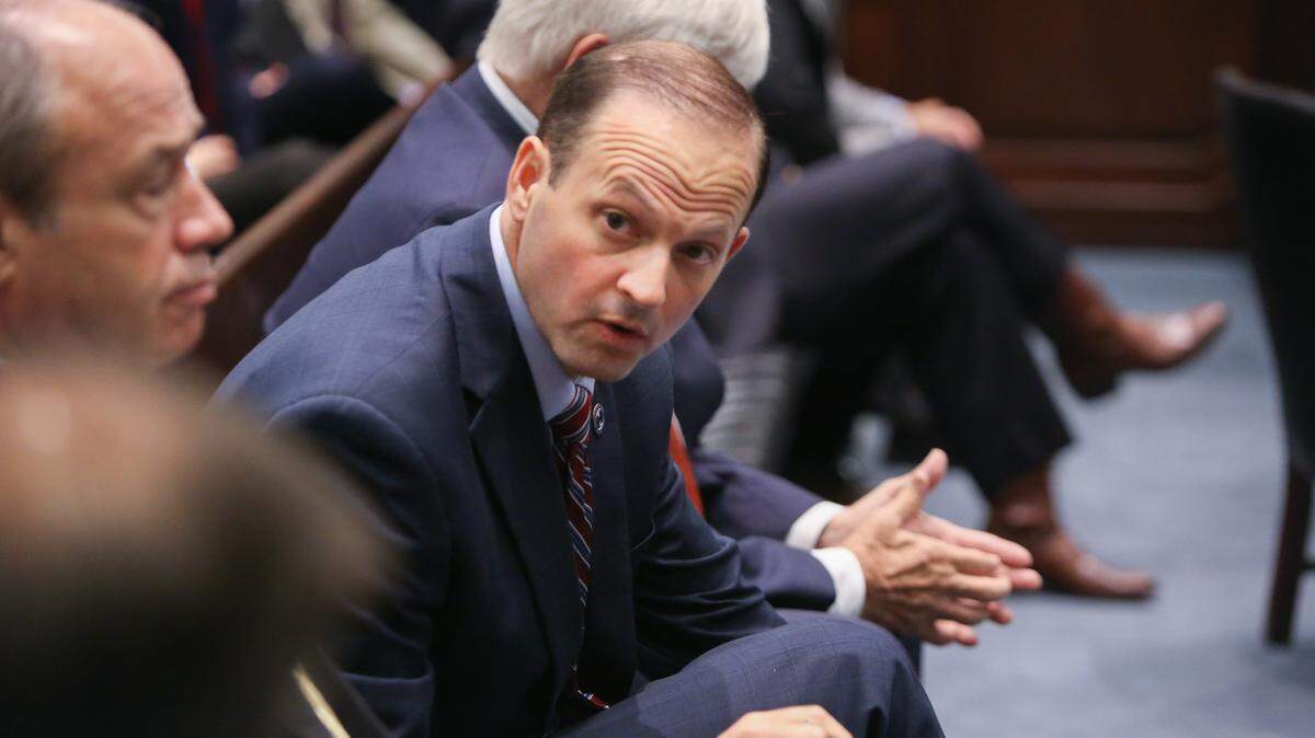 SC attorney general sues Columbia over school mask mandate