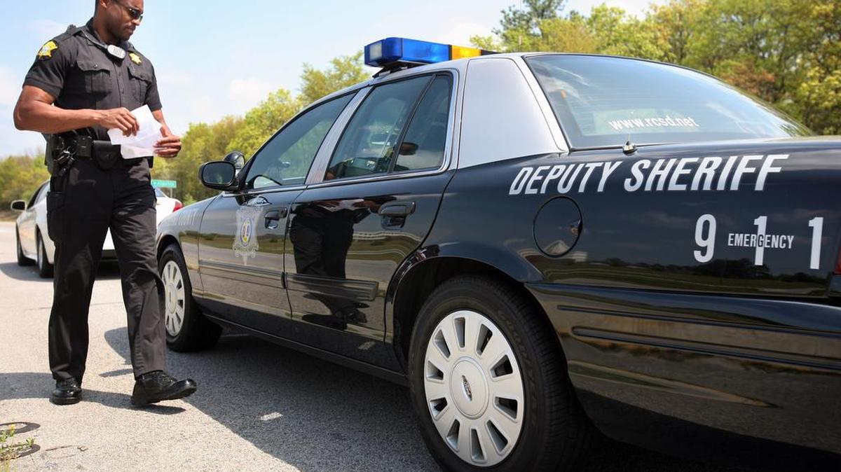 FILE PHOTO: Richland County deputy makes way back to patrol car during a traffic stop.