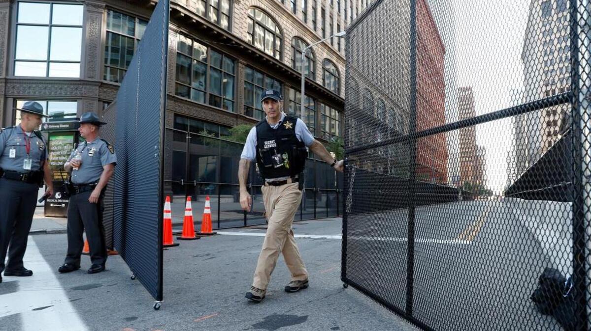A United States Secret Service agent closes a security fence, as preparations are made for the Republican National Convention, Saturday, July 16, 2016 in Cleveland, Ohio.