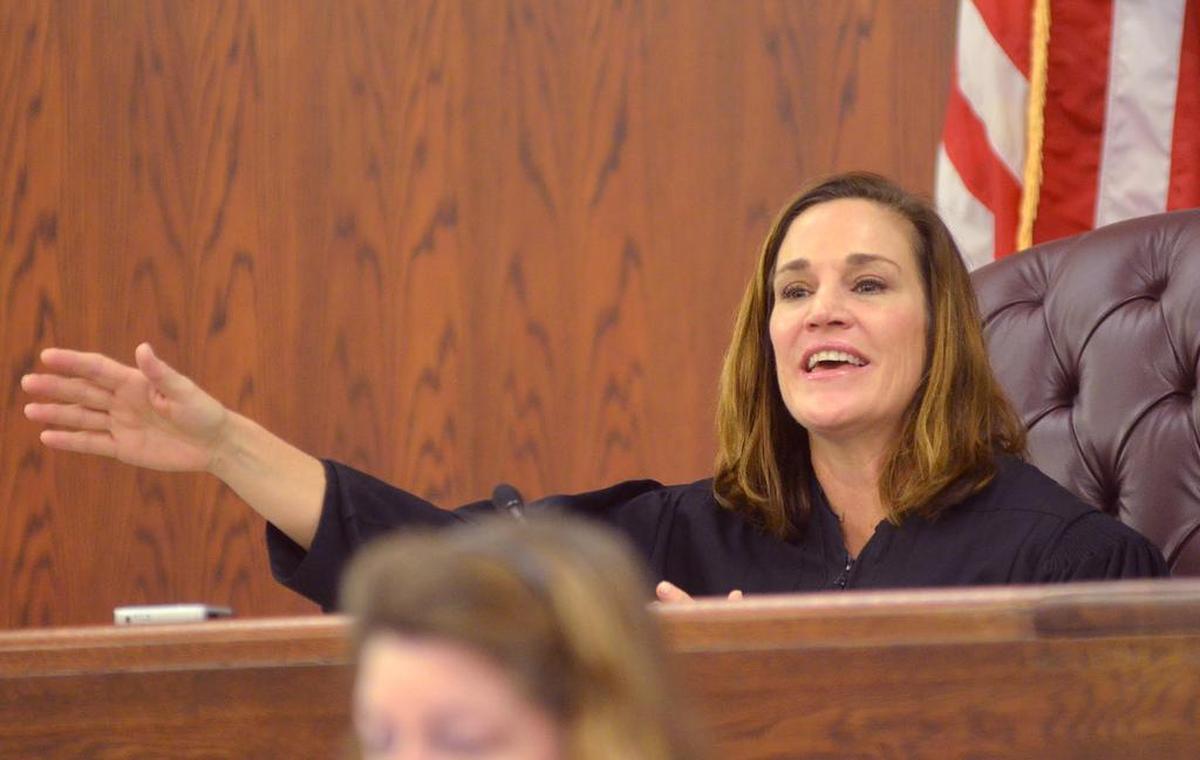 Judge Carmen Mullen speaks to special prosecutor David Pascoe during a 2018 hearing in the Rick Quinn case at the Beaufort County Courthouse.