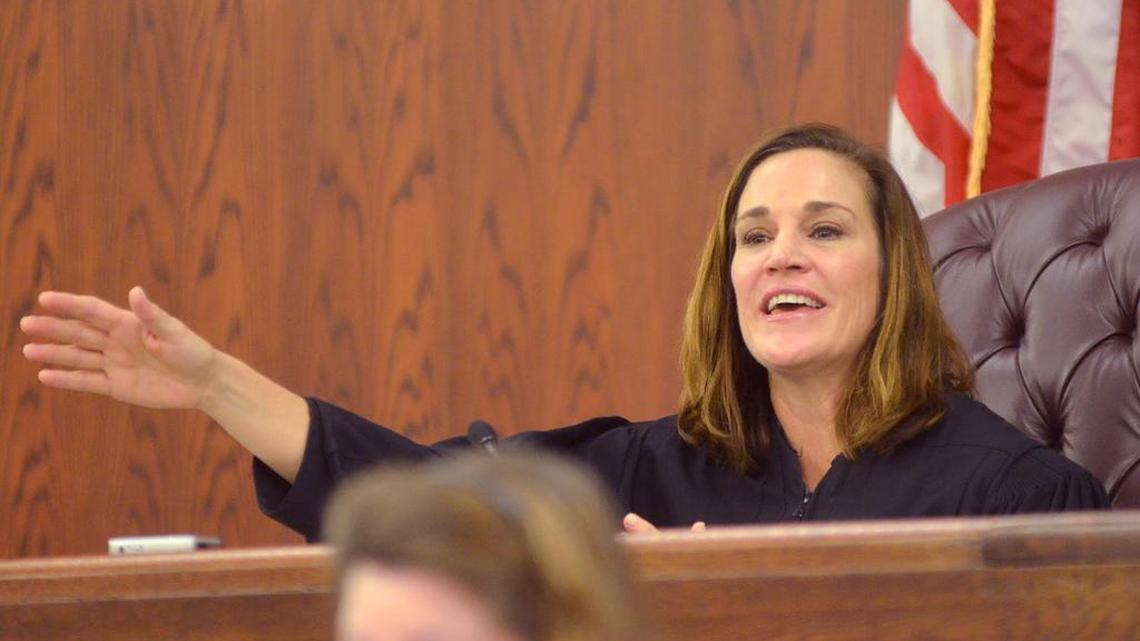 Judge Carmen Mullen speaks to special prosecutor David Pascoe during a 2018 hearing in the Rick Quinn case at the Beaufort County Courthouse.