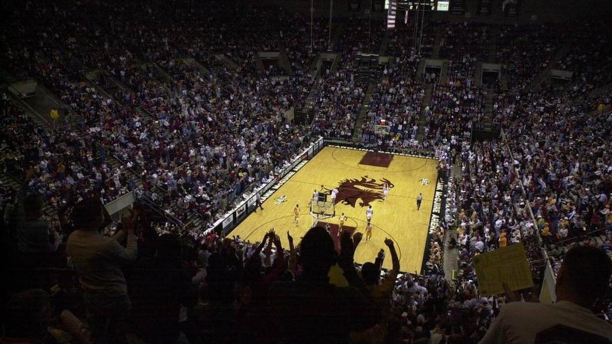 A sellout crowd showed up at the Carolina Coliseum to watch USC’s women play Tennessee in 2002.