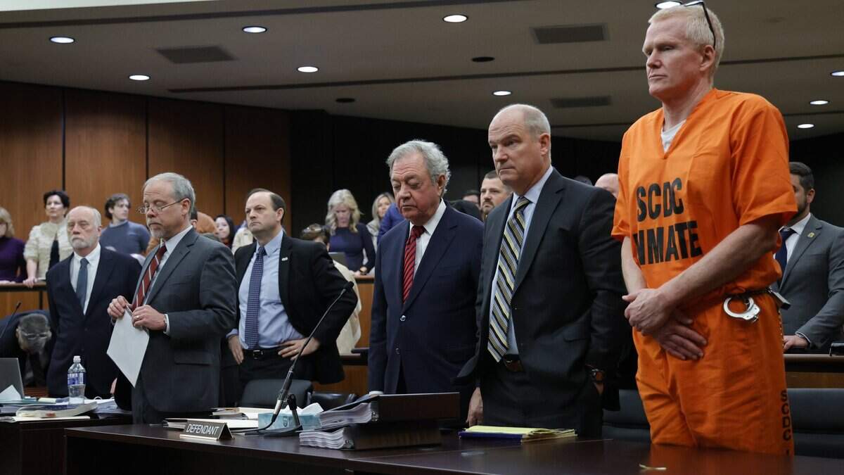 Alex Murdaugh stands with his defense team during a hearing at the Richland County Courthouse on Tuesday Jan. 16, 2024. Tracy Glantz The State, Pool