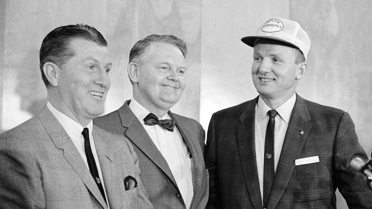 USC’s then-head football coach Paul Dietzel, right, shown in 1966. He is with USC basketball coach Frank McGuire, left, and Thomas Jones.
