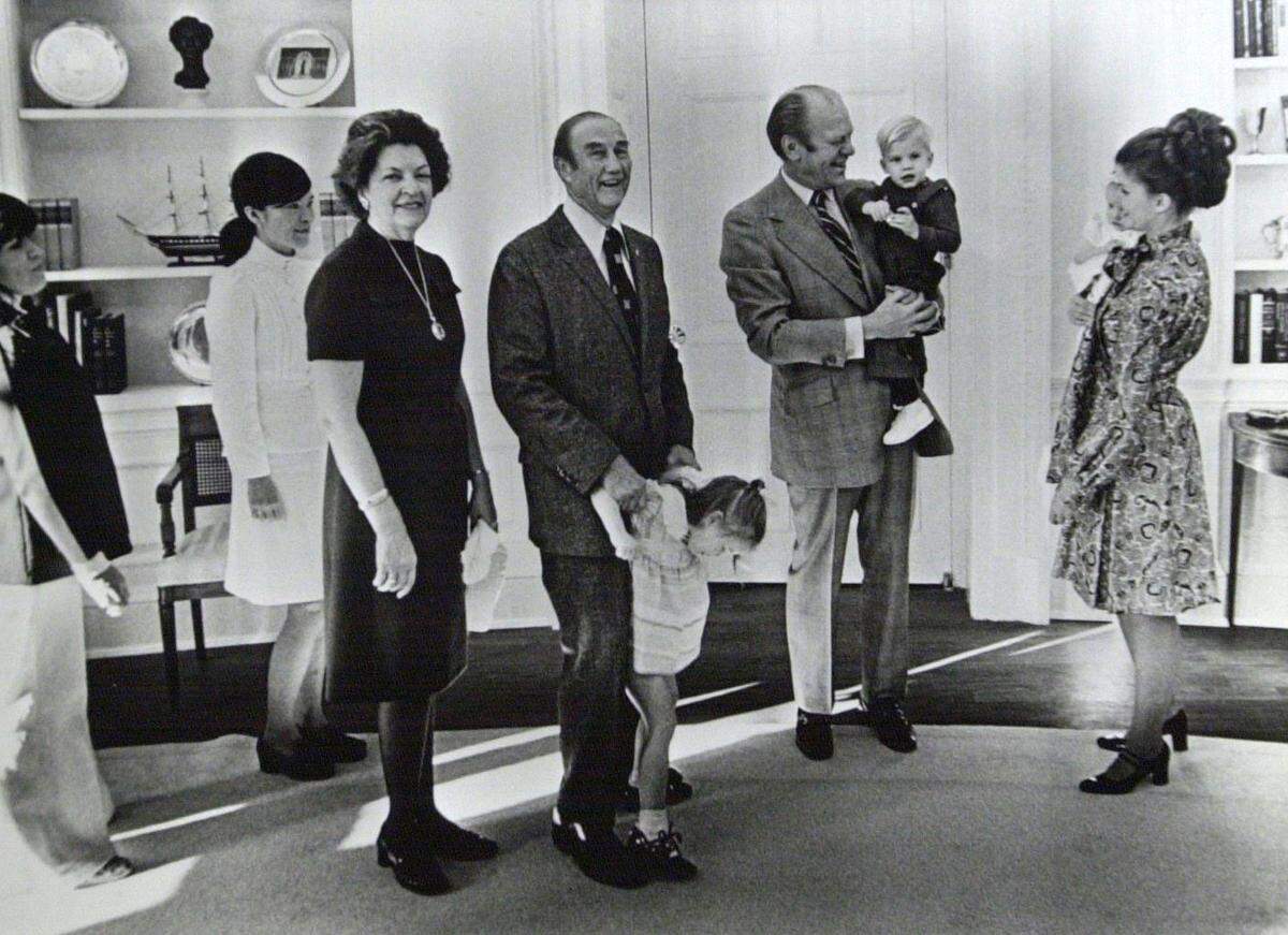 Photos and memorabilia of South Carolina Sen. Strom Thurmond (R)12/14/74   Sen Strom Thurmond, family and friends, meet with President GeraldR. Ford in  the Oval Office. Left to Right: Maria Fernandez, Kimi Yen, Mrs.Paul R.  Moore, Sen. Thurmond, Nancy Moore Thurmond, Pres. Ford, StromThurmond Jr.,  Mrs. Thurmond, Juliana Gertrude Thurmond. MUST CREDIT: photocourtesy of the  Clemson University Libraries Special Collection.   02/13/01Erik Campos/The  State
