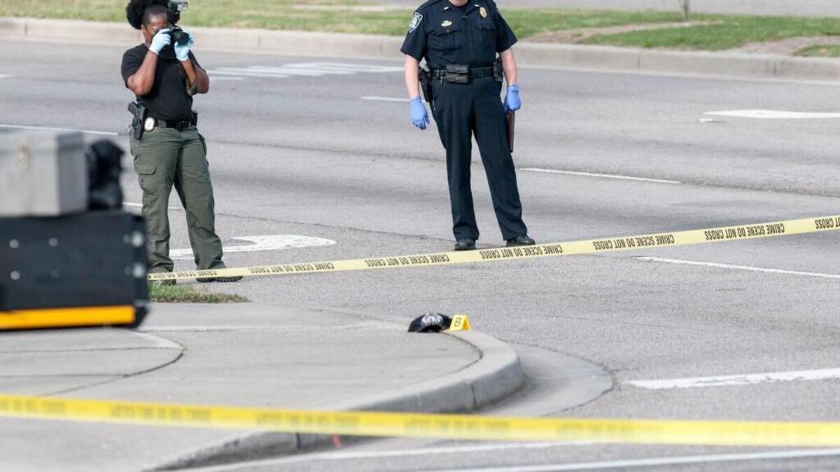 Police and SLED investigators on the scene of an officer-involved shooting that happened in the early morning hours March 26, 2016, at the intersection of 21st Ave North and Grissom Parkway.