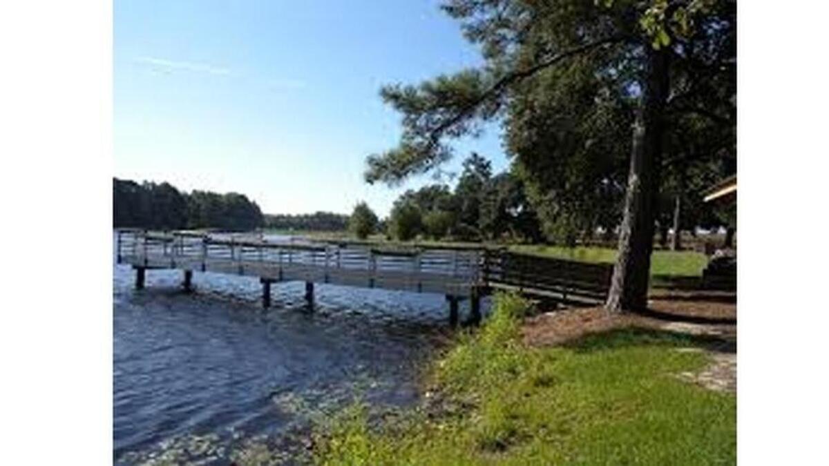 Lake Ashwood pier in Lee County